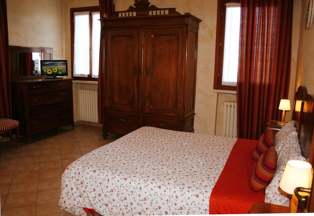 Ostiglia Agriturismo Corte Ponte Dei Tedeschiゲストハウス 部屋 写真